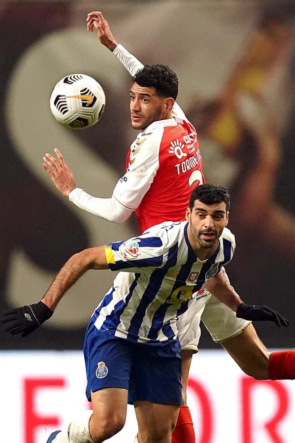 Se empata la semifinal entre el Porto y el Sporting Braga 1-1 en la Copa de Portugal. Mehdi Taremi le daba la victoria a los 'Dragones Azules', pero fue ya al minuto 112, cuando Fransergio Barbosa anotó el gol que salva a su equipo y le da esperanza para la semi de vuelta, que se juega el tres de marzo.