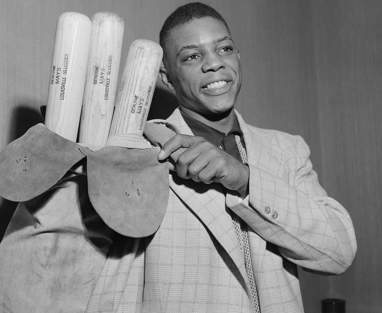 <b>Willie Mays, CF, Gigantes</b>– Mays tuvo un gran promedio de bateo en la Triple-A-Minneapolis Millers, po lo que los Gigantes deciden ascenderlo. El novato comenzó como tercero al bat, pero el jugador solo dio un par de líneas que fueron capturadas y terminó yéndose en blanco y se logró envasar una vez debido a un error de los rivales.
