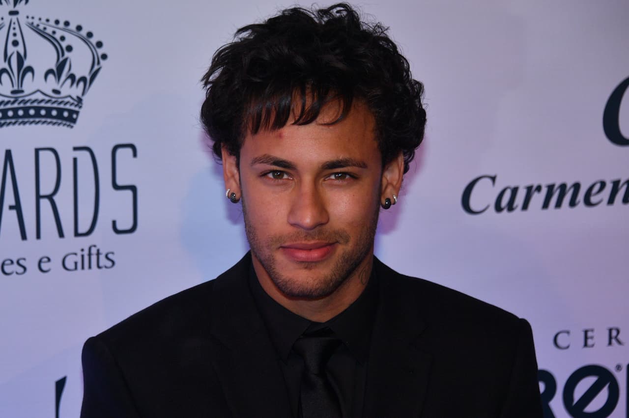 Brazilian football star and Barcelona player Neymar arrives to participate in the charity auction for the Neymar Jr. Institute in Sao Paulo, Brazil on June 22, 2017. / AFP PHOTO / NELSON ALMEIDA (Photo credit should read NELSON ALMEIDA/AFP/Getty Images)