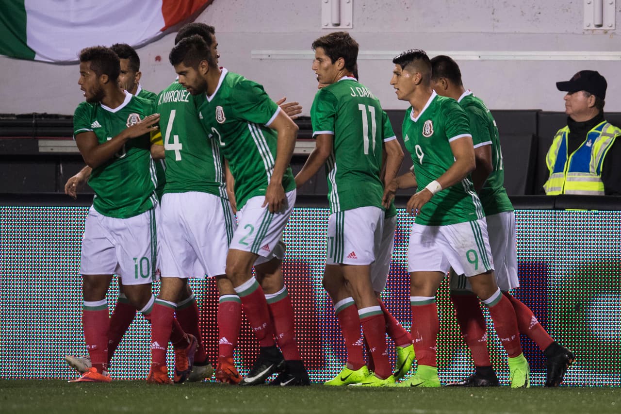 <b>NÉSTOR ARAUJO</b> – Se desempeñó como lateral por la banda derecha y más que sumarse al ataque, por momentos se quedó como un tercer central o acompañó a Alanís en la zaga cuando Márquez iba al frente. A veces rebasó el medio campo y le dio circulación al esférico con fluidez. Es seguro al disputar el balón por arriba. 
<b>Calificación 9</b>