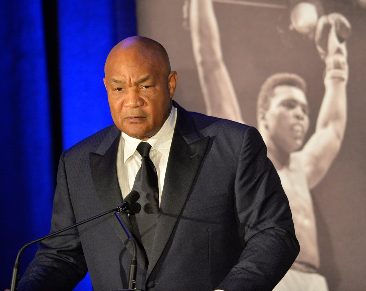 George Foreman considera que no es necesario el regreso de Mike Tyson