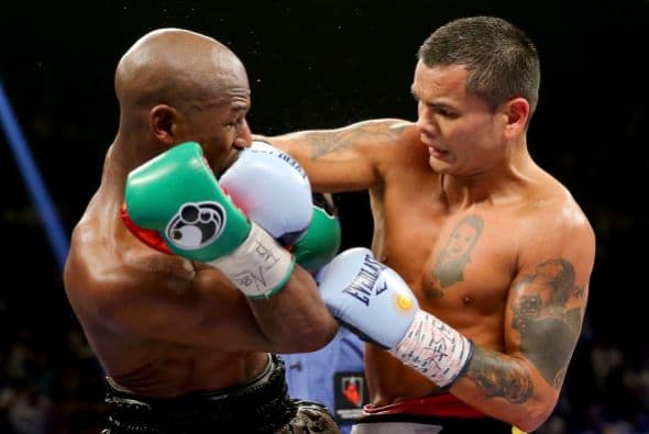 El 'Chino' trató de meter sus golpes, pero la defensa del estadounidense era superlativa.
