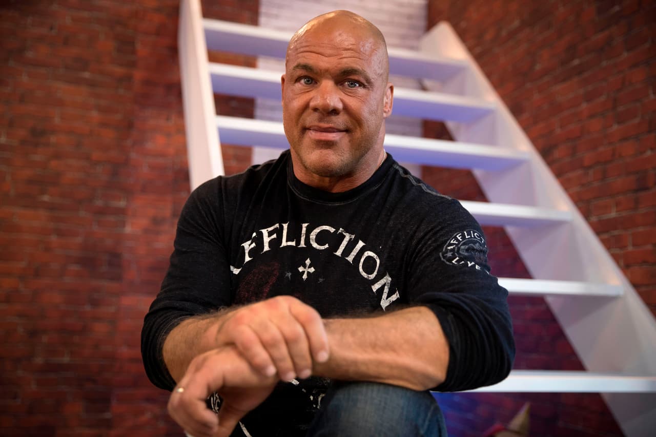 <b>Kurt Angle -</b> Campeón Olímpico de lucha en Atlanta 1996 y desde 1998 celebridad de la WWE quien lo contrató con un jugoso salario para ser uno de sus referentes por varios años.