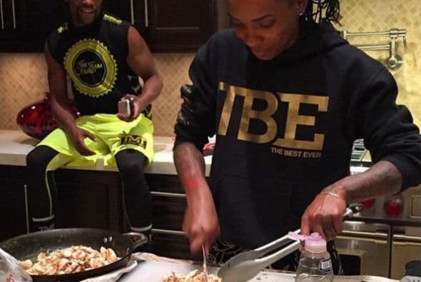 No usa horno de microondas, sólo come si es cocinado en estufa u horno convencional.