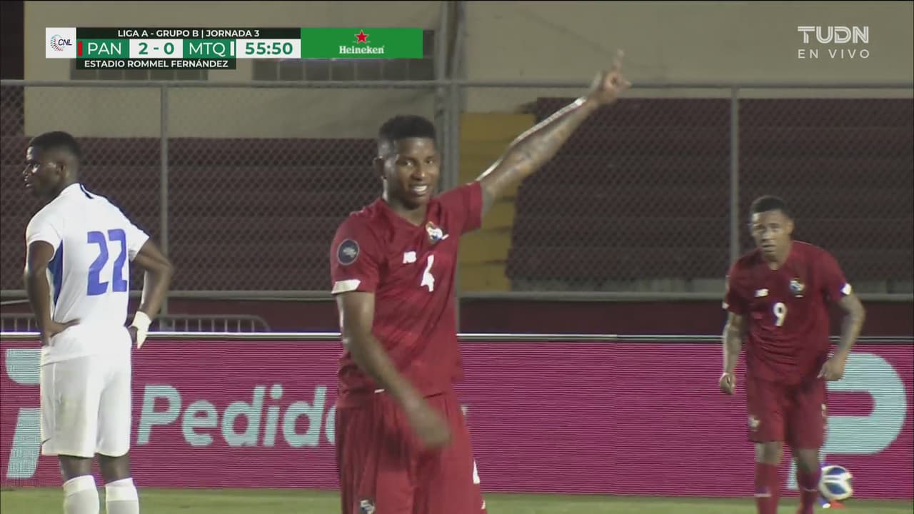 ¡Error del portero! Cañonazo de Escobar y consigue el 3-0 de Panamá