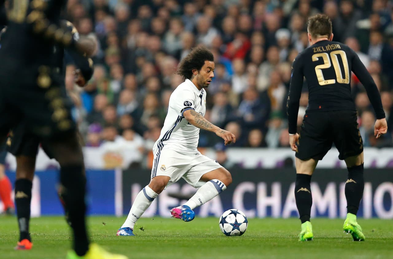 Por izquierda la situación es clara. Marcelo jugaría por allí aportando su velocidad, control y precisión, sin olvidar la fase defensiva.