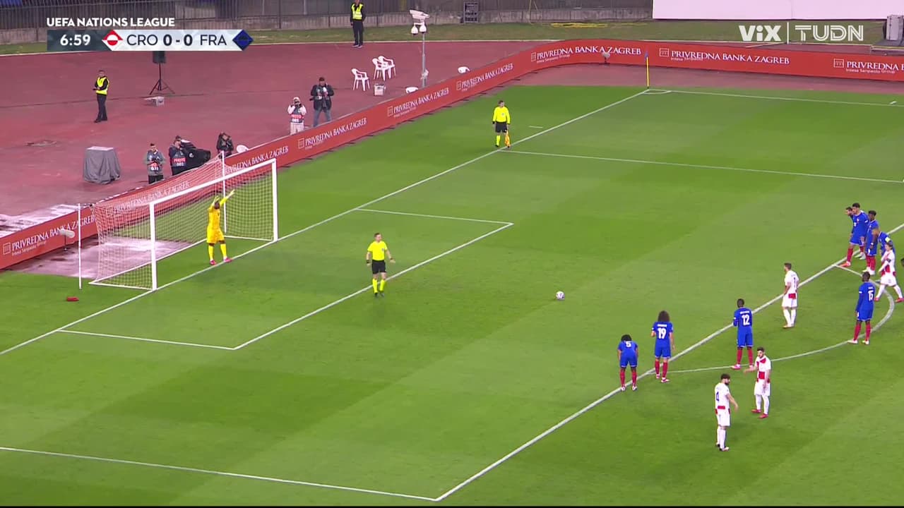 ¡Monumental atajada de Maignan desde los once pasos! Croacia no puede anotar