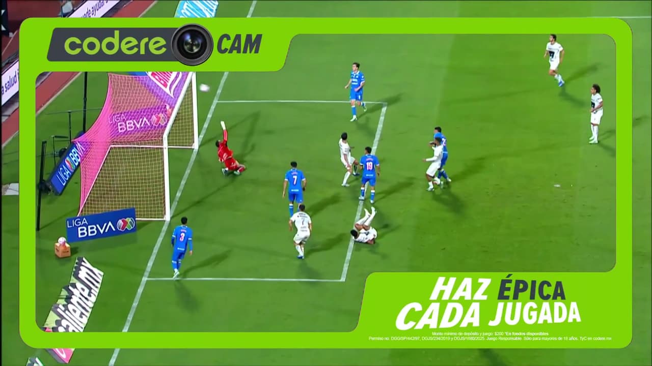 ¡Al poste! Cruz Azul no se rinde y mete un disparo que se estrella doblemente en el metal