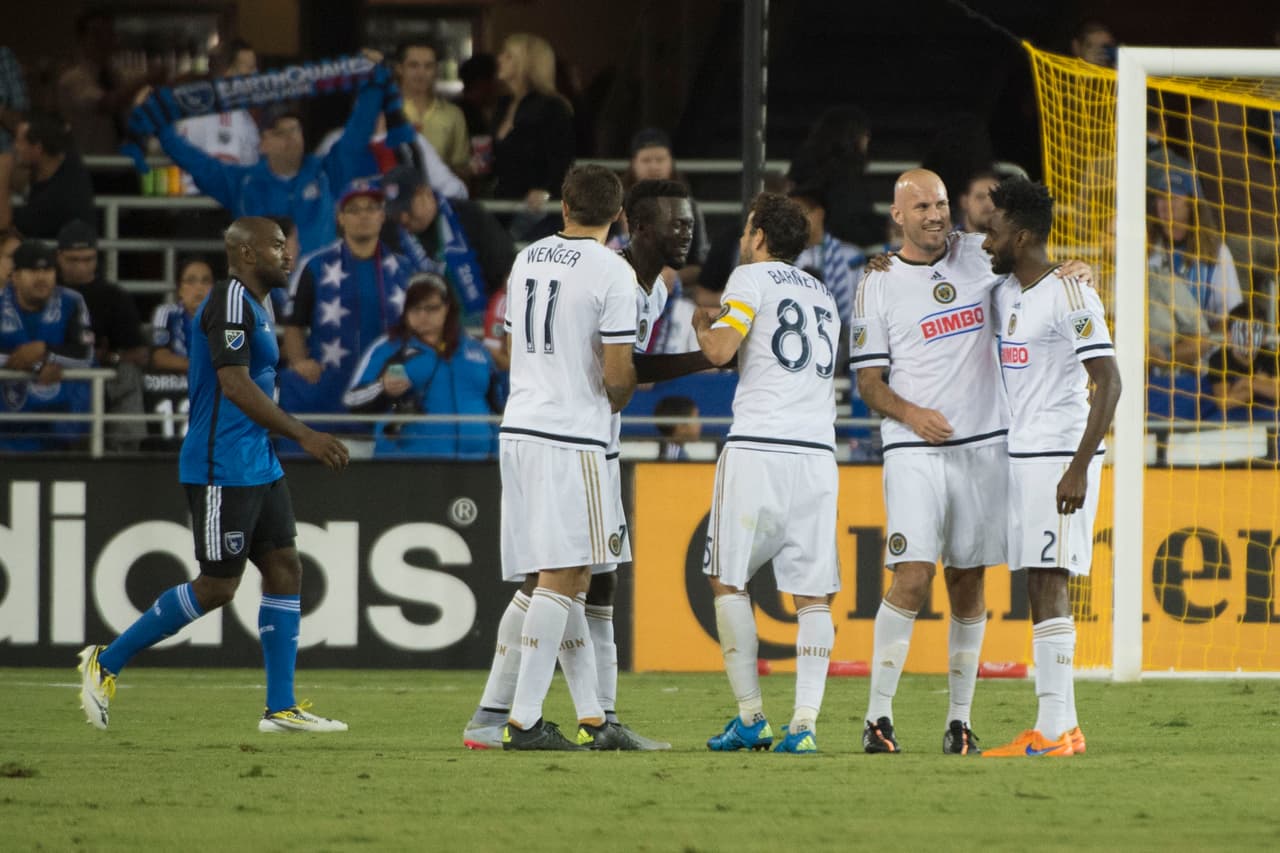 Los Quakes fueron sorprendidos por un peleador Philadelphia, que gracias al doblete de Conor Casey logró el triunfo 2-1.
