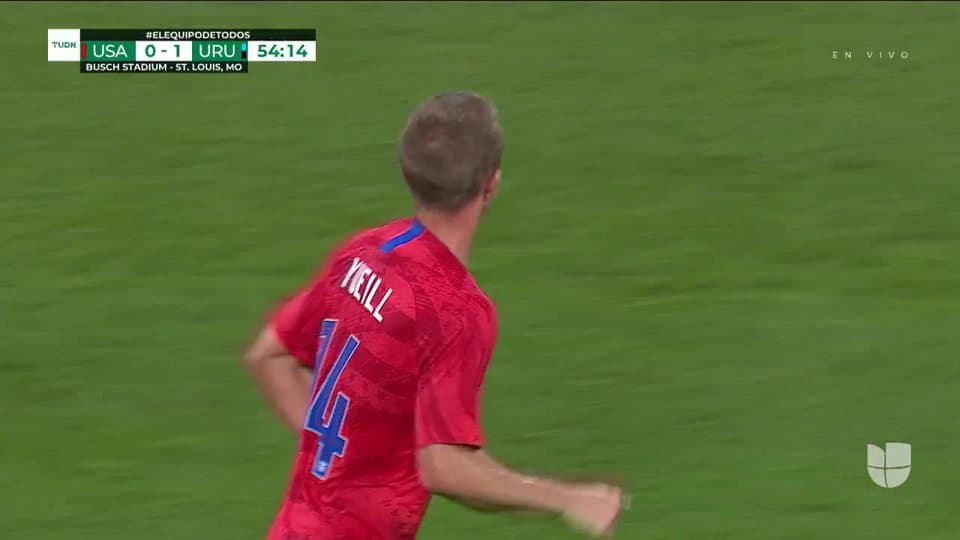 Tiro desviado de Jackson Yueill