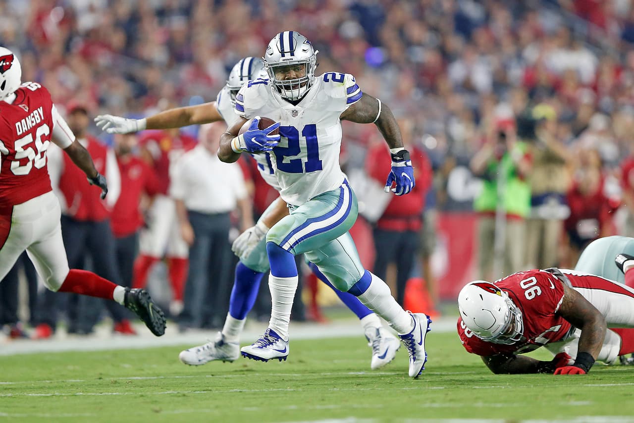 Ezekiel Elliott corrió para 80 yardas y un touchdown en la victoria del lunes contra Arizona.