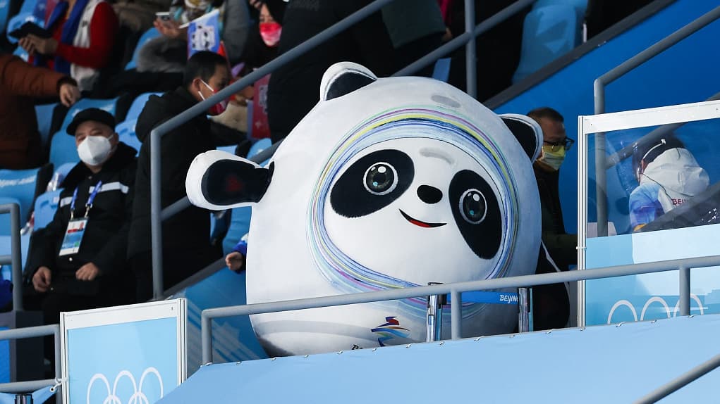 <b>Bing Dwen Dwen-Beijing 2022</b>
<br>
<br>Se tomó como objeto de inspiración al panda, el animal más simbólico de China. En parte, representa tanto a su cultura como a su tecnología.