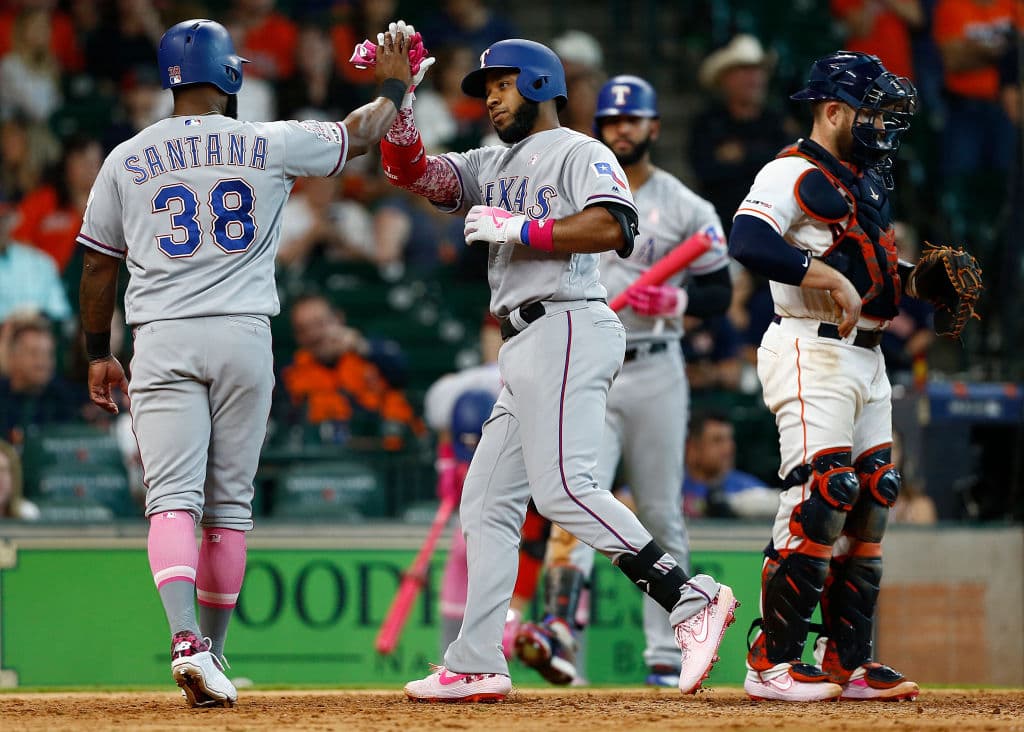 Por los Rangers Elvis Andrus conectó un jonrón y remolcó un par de anotaciones para Texas, que ahora cae a 17-21.