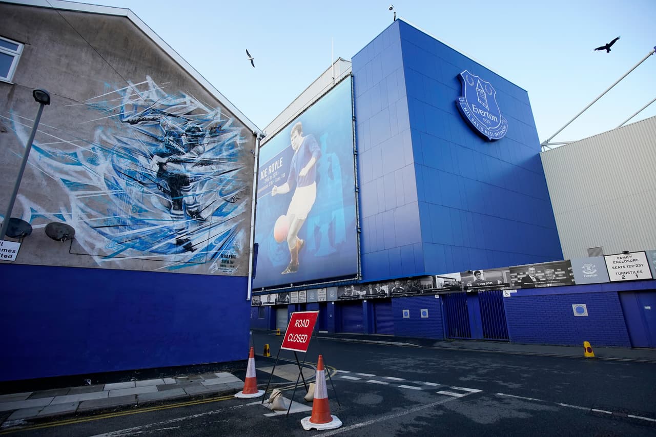 Everton aparta a un jugador relacionado con delitos sexuales