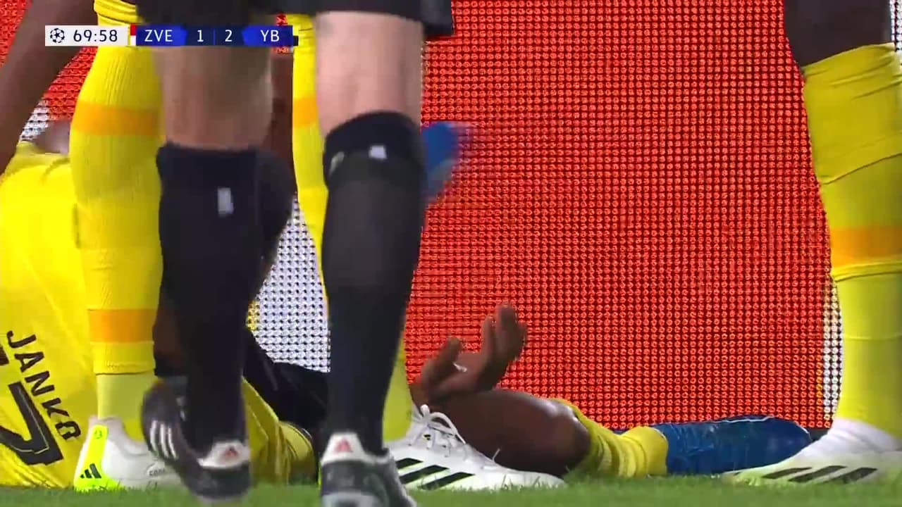 ¡TIRO ATAJADO! disparo por Aleksandar Dragovic.