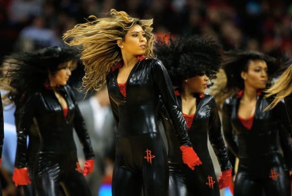 Las porristas se “encueraron”, las bailarinas mostraron que todavía tienen lo suyo y los encantadores Jeremy Lin y Chandler Parsons nos dieron taco de ojo.