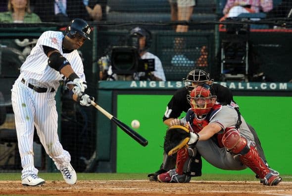 Robinson Canó de los Yankees abrió el marcador con elevado de Sacrificio en la quinta entrada.