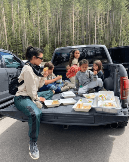 De igual manera, han salido con sus hijos a ver películas o por helado todos juntos.