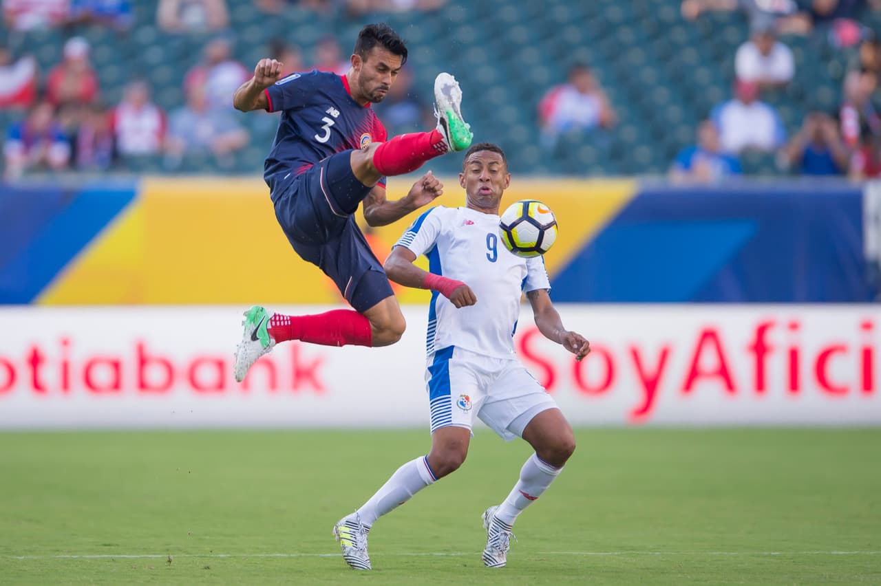Cuando Torres merodeaba el área de los 
<i>Ticos, </i>González salía al rescate.