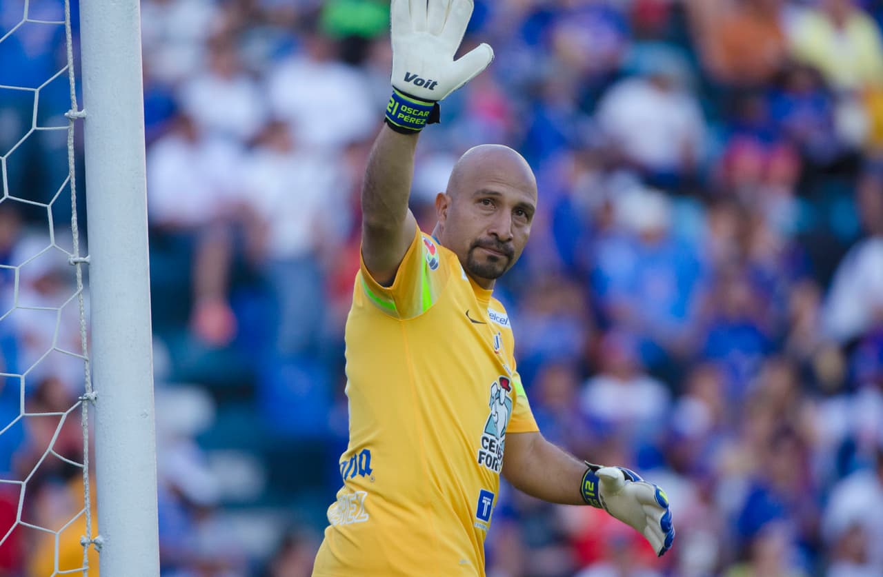 PORTERO - El arquero de los Tuzos del Pachuca, Óscar Pérez, es el mejor arquero en lo que va del Clausura 2016, sumando hasta el momento 49 puntos, mientras que su valor en el UD Fantasy es de $5.6 millones.