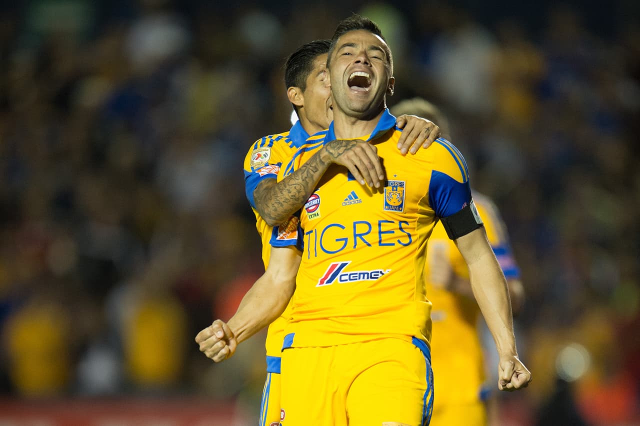 DEFENSAS - El zaguero de los Tigres, Junhinho, ha sido pieza fundamental en el cuadro de Ricardo Ferretti, ya que su tranquilidad y definción desde el manchón penal lo han llevado a ser el mejor defensa del torneo, sumando 57 puntos hasta el momento, mientras que su valor en el UD Fantasy es de $7.6 millones.