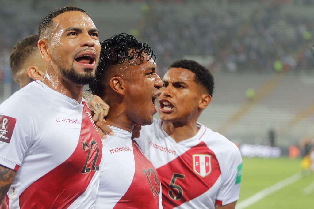 Renato Tapia y Giorgian De Arrascaeta fueron los encargados de baatir las redes en el empate 1-1 de Perú y Uruguay.