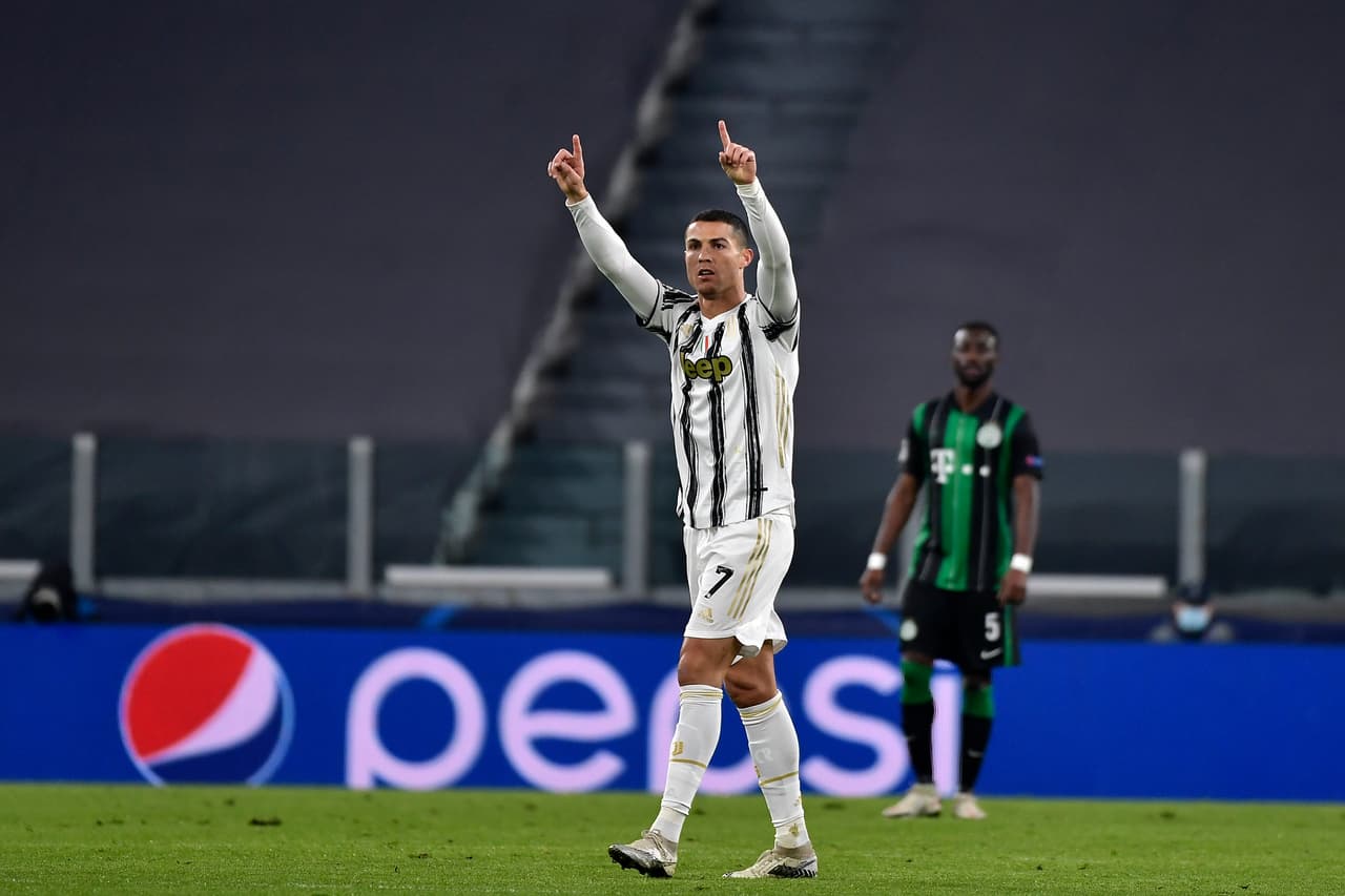 Juventus consigue victoria a los últimos minutos del encuentro ante el Ferencvaros. Myrto Uzuni le dio el primer tanto al equipo húngaro, pero después se vino el empate con gol de Cristiano Ronaldo. El desempate cayó al minuto 92 por parte de Alvaro Morata y sellan su pase a octavos de final de la UEFA Champions League.