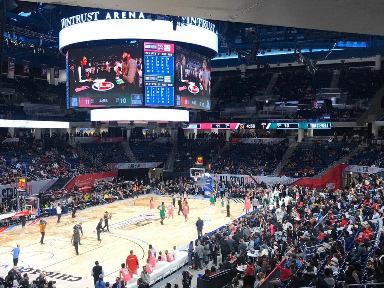Así se vive el celebrity game con un gran ambiente y una excelente comida.