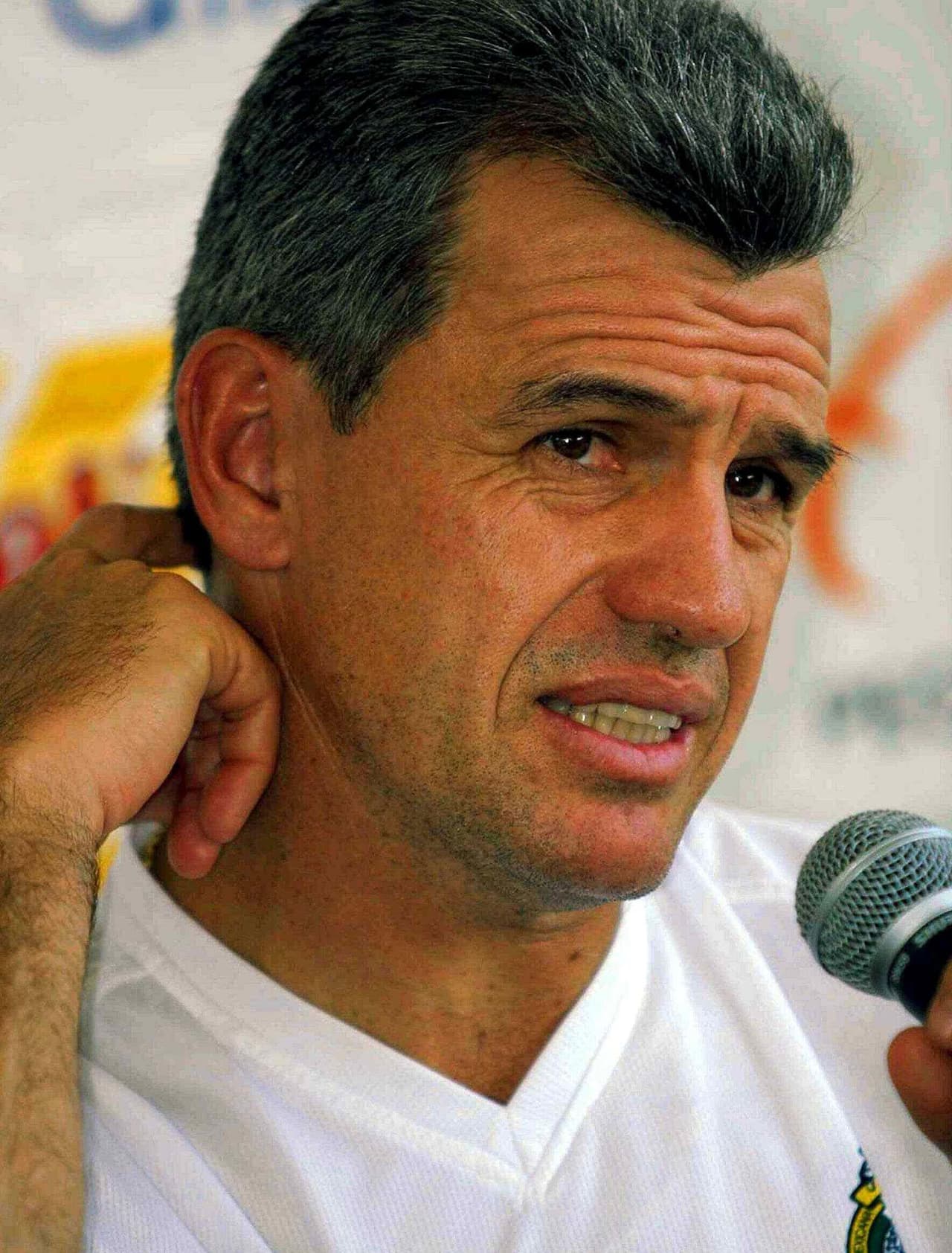 Aguirre llegó como emergente e interino para un juego en el Estadio Azteca frente a Estados Unidos que se ganó 1-0 con un remate de cabeza de Jared Borgetti, el 'Vasco' se quedó para la Copa América y quedó como subcampeón.