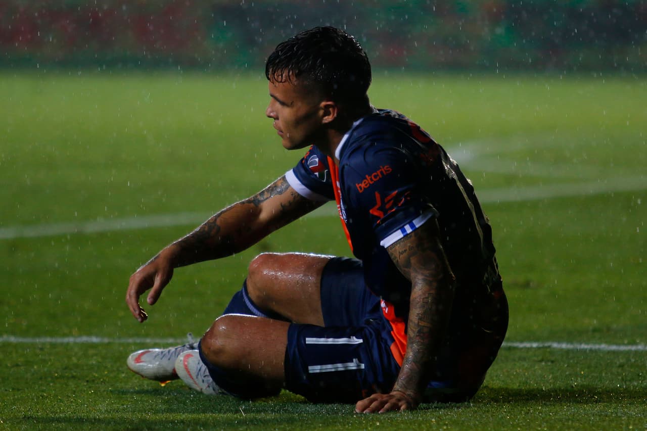 El delantero uruguayo Christian Tabó buscó el descuento para el Puebla, pero sus intentos no tuvieron buen resultado.