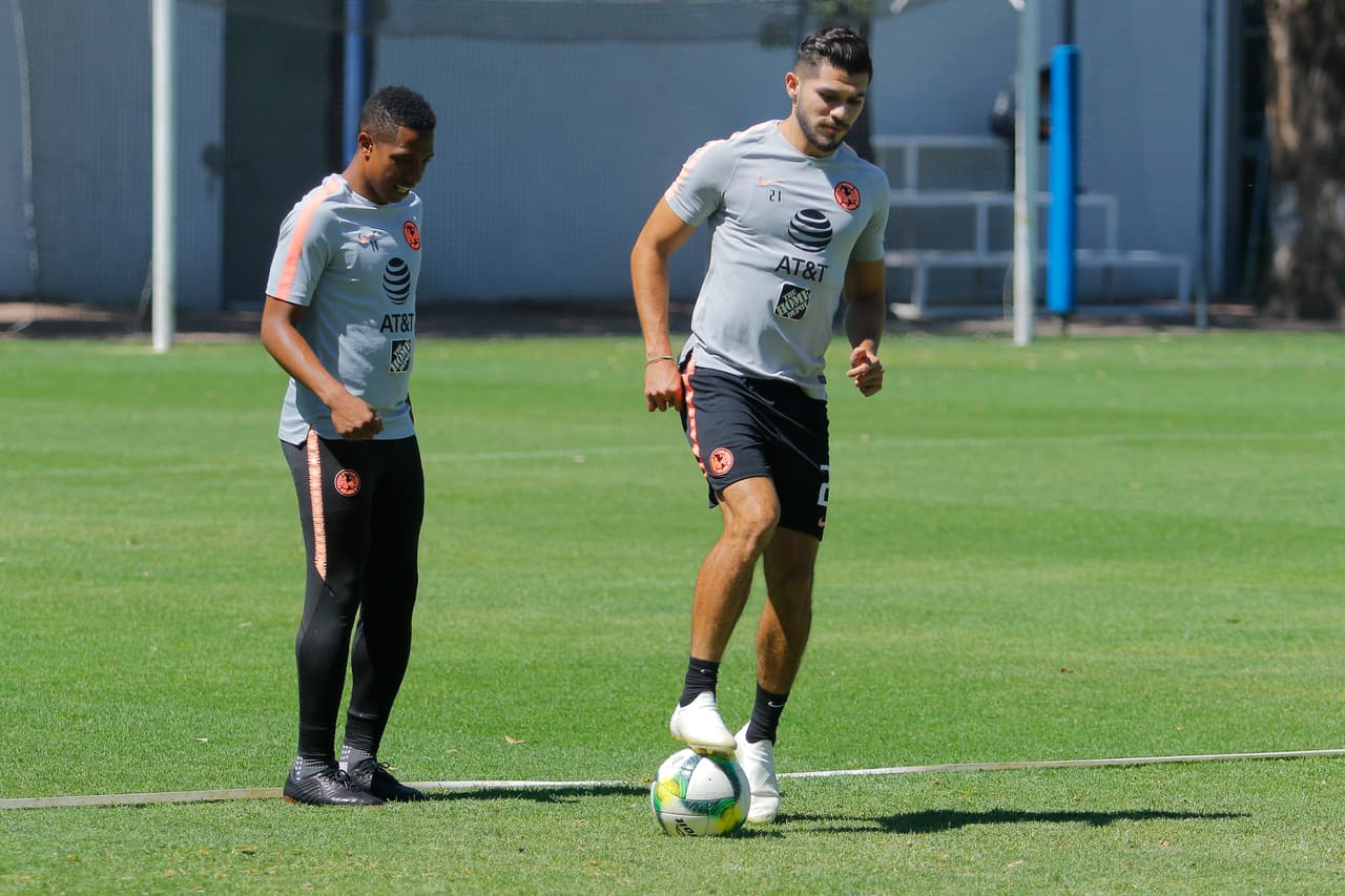 Oribe Peralta volvió a ser parte del grupo de trabajo de América, que entrena con miras para su choque contra Tigres en el Clausura 2019. El 'Hermoso' espera contagiar a sus compañeros para ir por los puestos de comando.