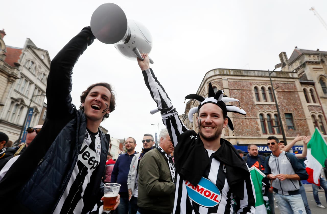 La fanaticada de la Vecchia Signora quiere alzar el trofeo real en unas horas, ese que ha sido tan esquivo desde 1996.