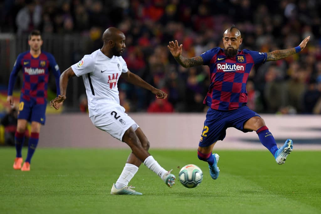 Arturo Vidal asistió a Messi de tacón, previo a un pase de Griezmann, para romper la paridad en el triunfo del Barça 1-0 sobre el Granada.