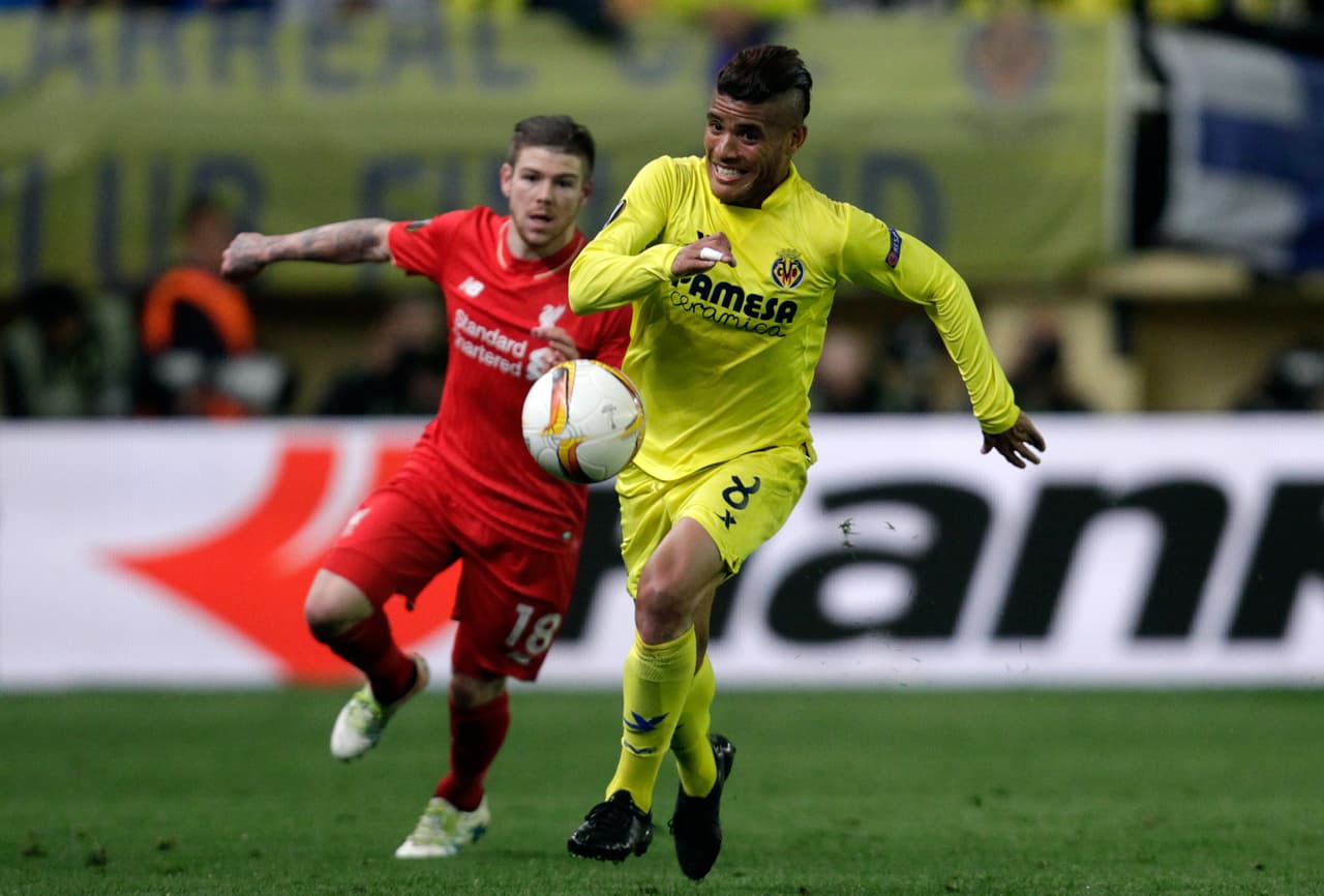 De allí pasó al equipo valenciano en el que jugó las últimas tres temporadas hasta que decidió seguir los pasos de su hermano, otra vez, e irse a la MLS con LA Galaxy.