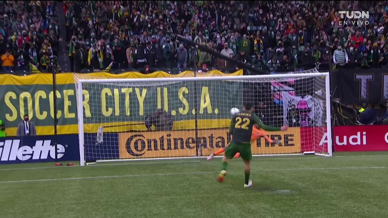 ¡GOL!  anota para New York City FC. Alexander Callens