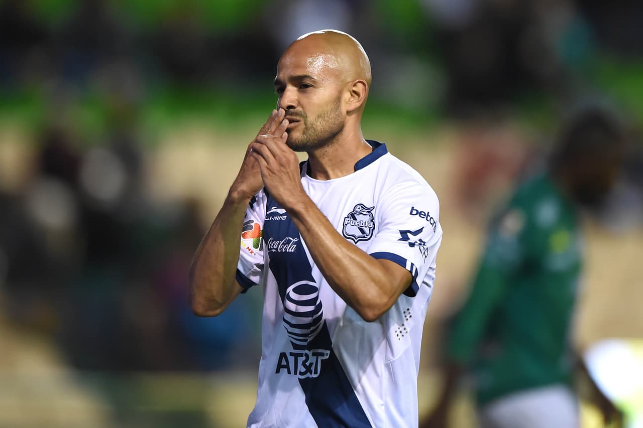 El cuarto tanto de Puebla llegó con Francisco Acuña para un 0-4 contundente de visitantes en el estadio León.