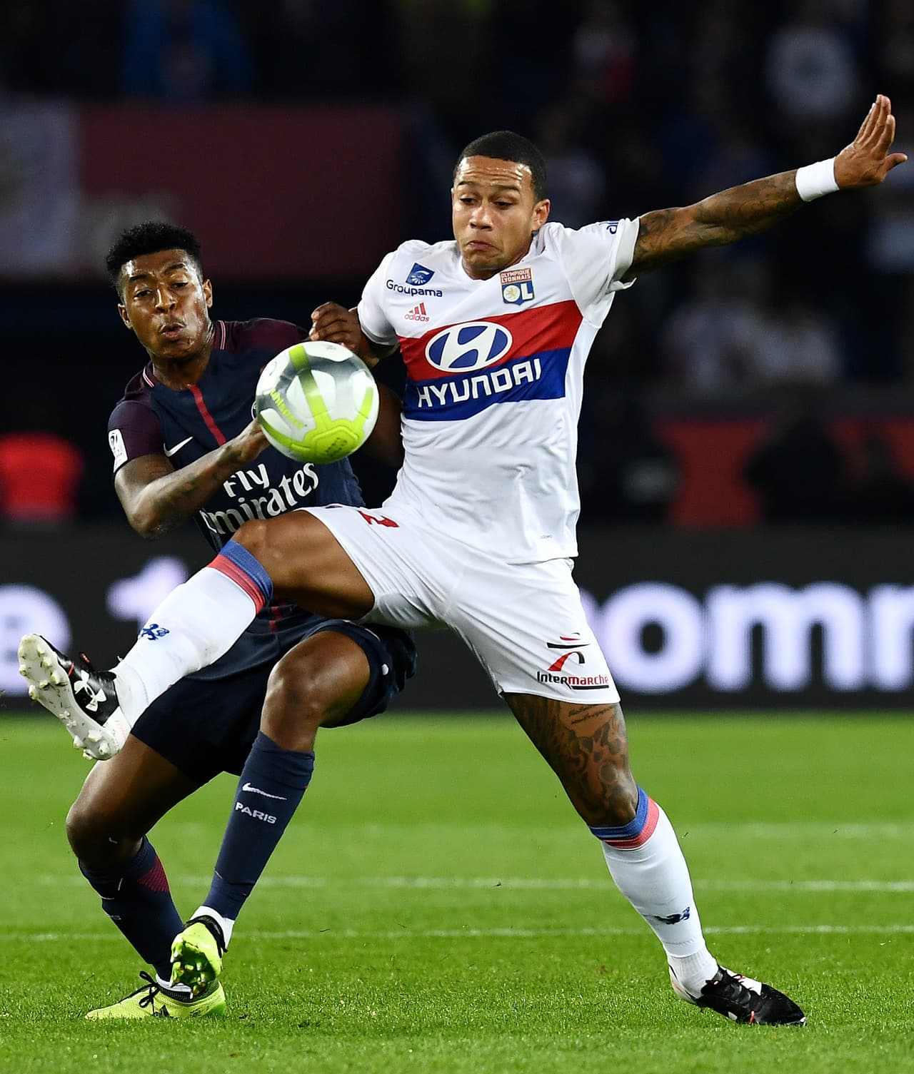 Memphis Depay, por su parte, tuvo la más clara para el Lyon pero Areola evitó la caída del arco local.