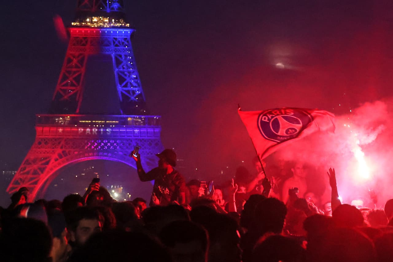 Las celebraciones en las calles de París tras el triunfo del PSG, en imágenes