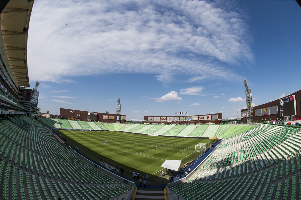 El estadio Nueva Corona fue testigo de un clima soleado para que se viviera una final intensa.
