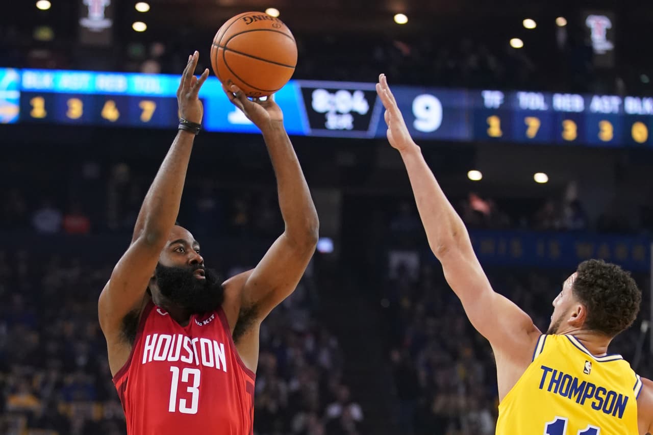 En su primer partido de 2019, Harden le encajó, en un partidazo que se fue a tiempo extra, nada más 44 puntos a los Golden State Warriors para crecer la seguidilla a 11.