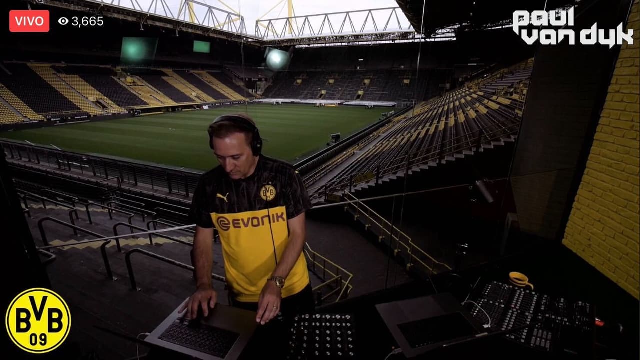 ¡Aplausos! Van Dyk tocó desde el estadio para la afición del Dortmund