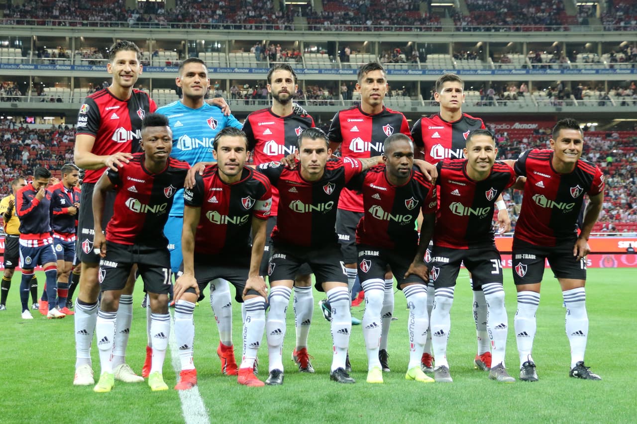 Ángel Hoyos presentó este once inicial para el Clásico Tapatío.