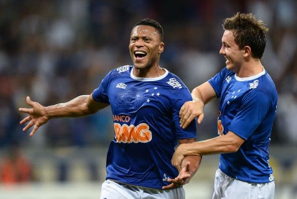 El peso mediático de Ronaldinho lo colocaría como una de las figuras a seguir en una plantilla llena de talento pero que tiene a elementos que apenas están consagrándose a nivel local o que vienen en la recta final de su carrera como Julio Baptista.