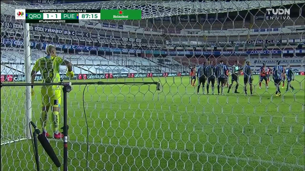 ¡TIRO ATAJADO! disparo por Federico Mancuello.