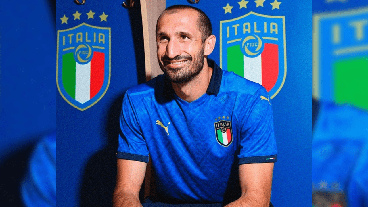 Con esta playera, la colección de playeras de la selección italiana está completa, pues ya cuentan con la playera de visitante y la tercera que se lanzaron el año pasado.