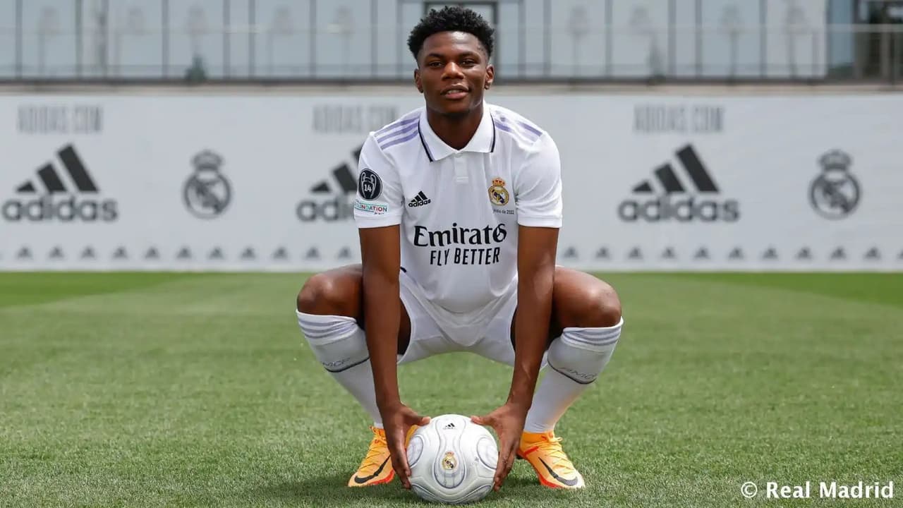 Aurélien Tchouaméni firmó el contrato que le vincula al Real Madrid hasta el 30 de junio de 2028, procedente del Mónaco.