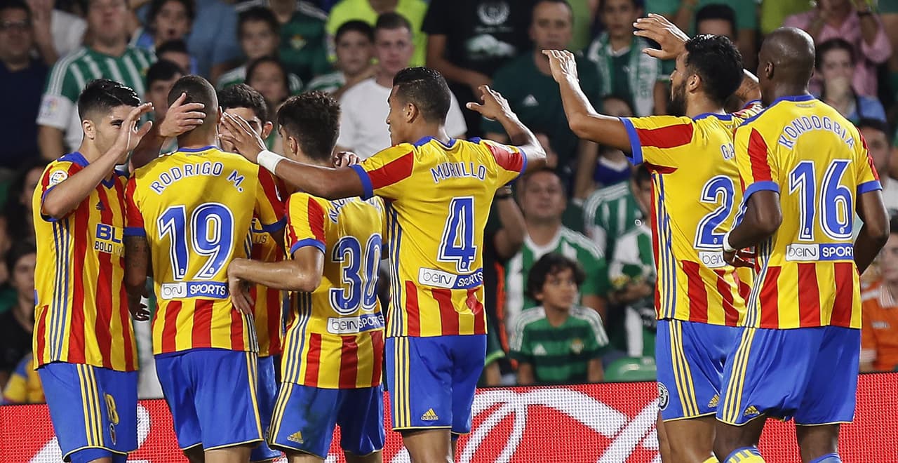 El portugués recortó hacia adentro en el borde del área y de pierna derecha sacó un gran remate al palo más lejano de Adán.