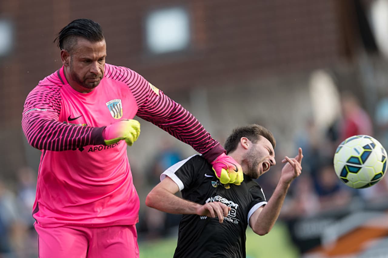 A los delanteros rivales les dijo: 'Vengan por mí, atáquenme con confianza porque yo tengo algo preparado para todos ustedes'.