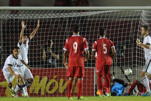 La emoción y honestidad del deporte quedó reflejada en el triunfo de Estados Unidos sobre Panamá en la última jornada de la eliminatoria al Mundial Brasil 2014. Estados Unidos no se jugaba nada, perdía el partido y ya se terminaba el tiempo. Lo normal era dejar pasar los minutos y ver a Panamá disfrutar su clasificación al repechaje, pero Estados Unidos sacó verguenza deportiva y en tiempo de descuento hizo dos goles, obra de Graham Suzi y Aaron Johannson, para una inesperada victoria que arruinó la fiesta panameña y salvó a México de una debacle histórica.