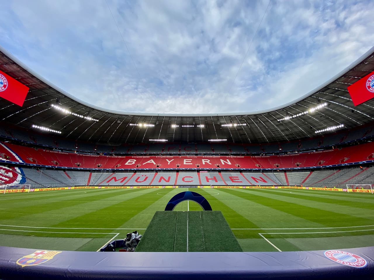Así luce la Allianz Arena a dos horas del arranque del partido.